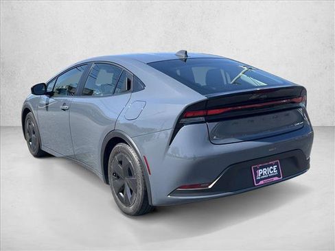 Used 2025 Toyota Prius LE image 7