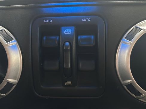 Used 2012 Jeep Wrangler Unlimited Sahara w/ Dual Top Group image 18