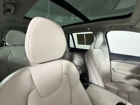 Used 2023 Volvo XC90 B5 Plus AWD/4WD image 32