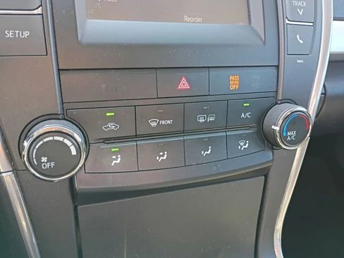Used 2016 Toyota Camry SE FWD image 13