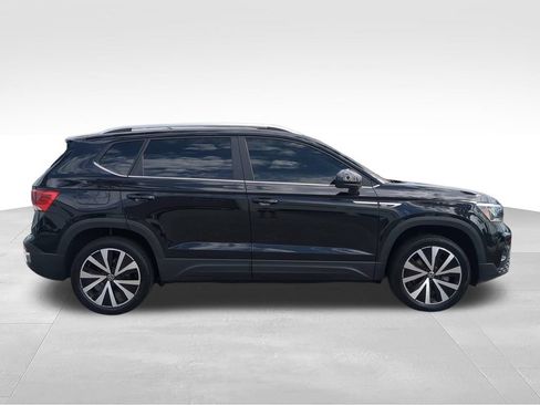 Used 2024 Volkswagen Taos SE FWD image 3