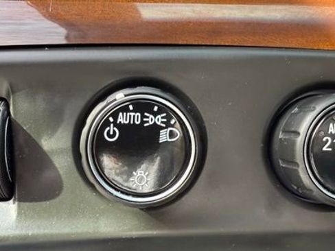 Used 2020 Cadillac Escalade Premium Luxury image 29