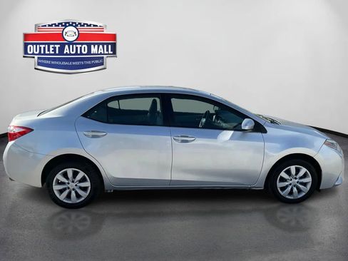 Used 2015 Toyota Corolla LE FWD image 2