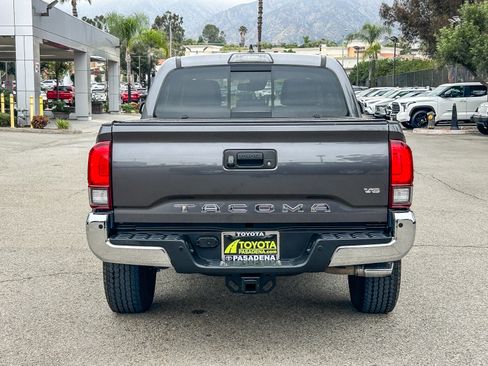 Used 2018 Toyota Tacoma SR5 RWD image 7
