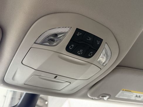 Used 2023 Chrysler Pacifica Touring-L FWD image 20