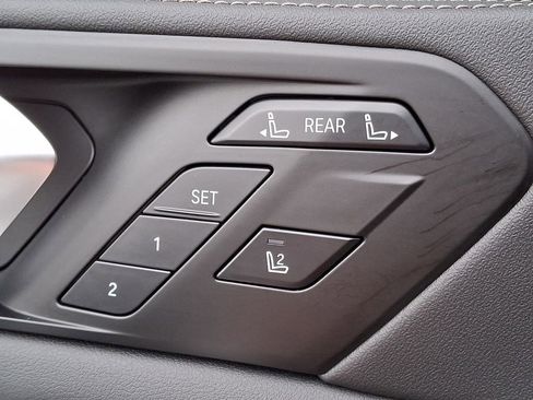 Certified 2024 BMW X7 xDrive40i w/ Premium Package image 25