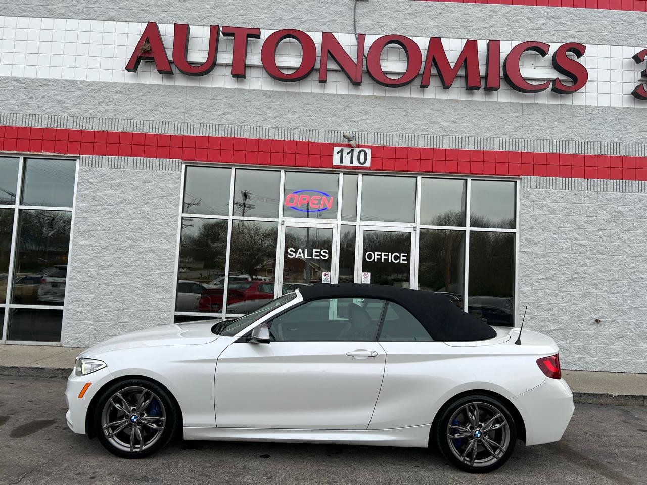 Used 2016 BMW M235i Convertible RWD image 4