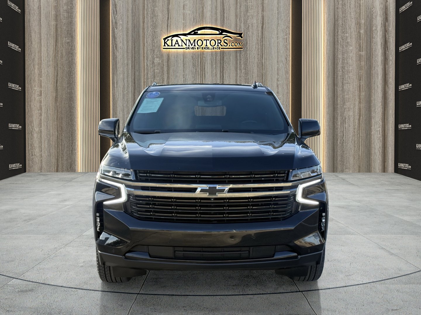 Used 2021 Chevrolet Suburban RST w/ Luxury Package AWD/4WD image 2