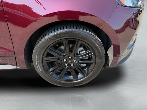 Used 2022 Ford Edge ST-Line w/ Class II Trailer Tow Package AWD/4WD image 31