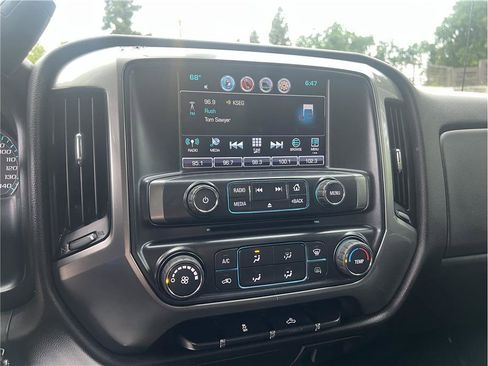 Used 2018 Chevrolet Silverado 1500 LT RWD image 18