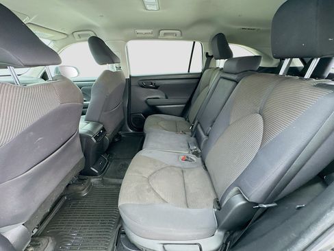 Used 2023 Toyota Highlander LE FWD image 15