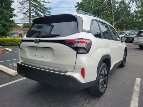 Certified 2025 Subaru Forester Premium AWD/4WD image 3