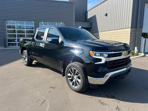 Used 2024 Chevrolet Silverado 1500 LT AWD/4WD image 3