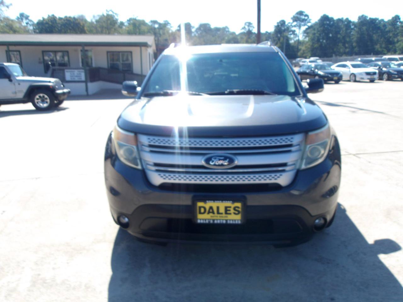 Used 2015 Ford Explorer XLT w/ Equipment Group 202A FWD image 3