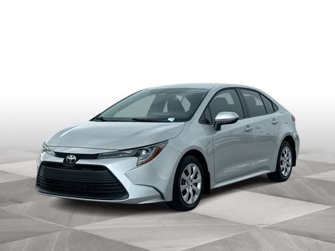 Used 2026 Toyota Corolla LE FWD image 4