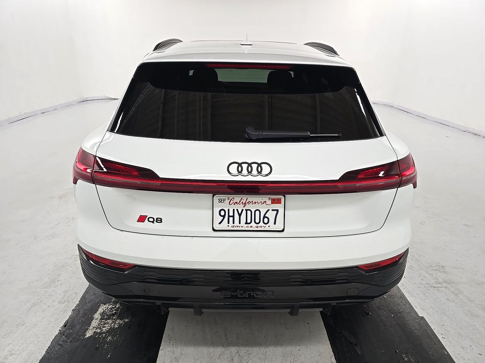 Used 2024 Audi Q8 e-tron Prestige w/ Prestige Package AWD/4WD image 5