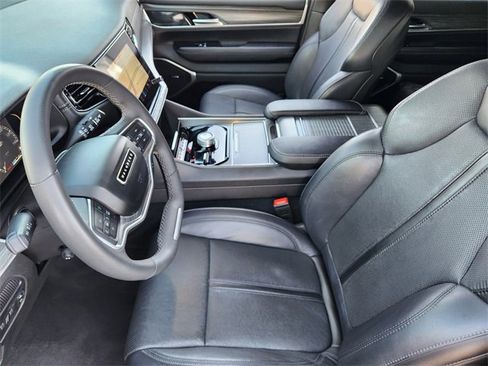 Used 2024 Jeep Wagoneer L Series II w/ Flexible Seating Group image 13