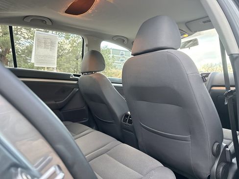 Used 2008 Volkswagen Rabbit S image 26