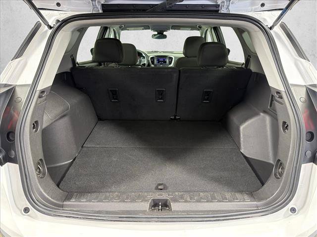 Used 2024 GMC Terrain SLE AWD/4WD image 18