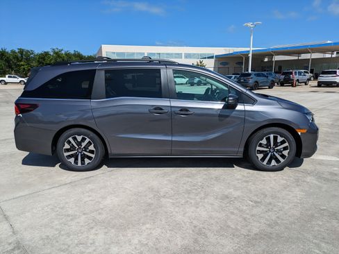 New 2026 Honda Odyssey EX-L image 3