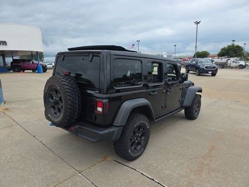Used 2023 Jeep Wrangler Unlimited w/ Sun & Screen Package AWD/4WD image 9
