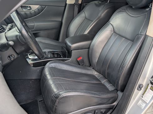 Used 2017 INFINITI QX70 AWD w/ Premium Package image 13