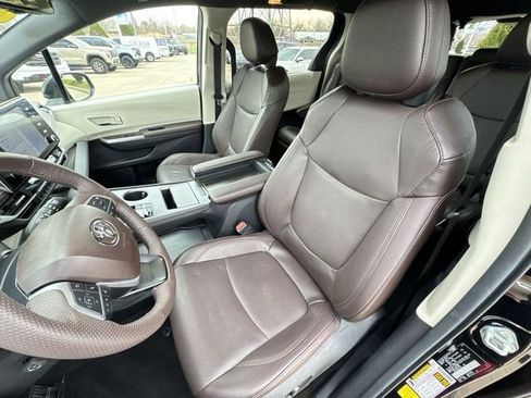 Used 2024 Toyota Sienna Platinum image 19