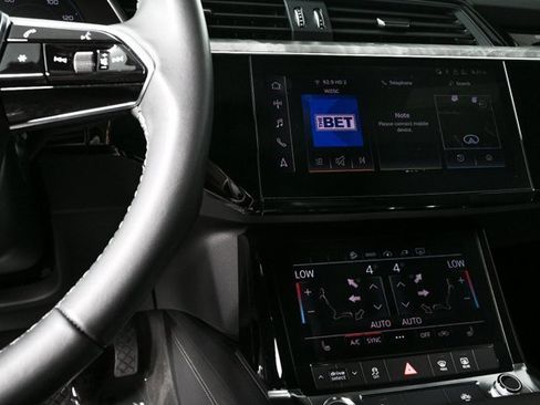 Used 2024 Audi Q8 e-tron Premium image 12