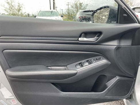 Used 2024 Nissan Altima 2.5 SV image 16