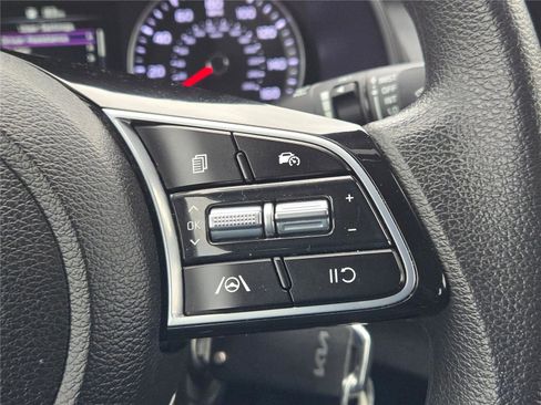 Used 2023 Kia Forte LXS image 29