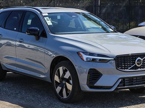 New 2025 Volvo XC60 T8 Plus w/ Climate Package image 3