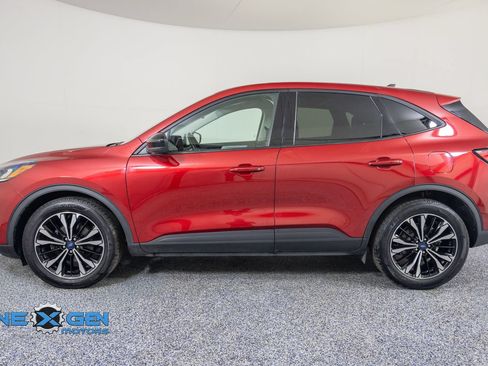 Used 2022 Ford Escape SE w/ SE Sport Appearance Package FWD image 4