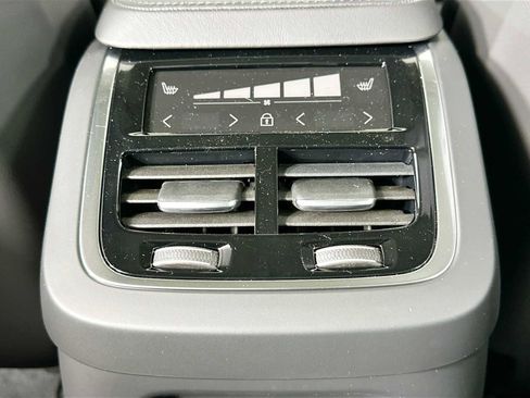 Certified 2025 Volvo XC90 T8 Plus w/ Protection Package Premier image 21