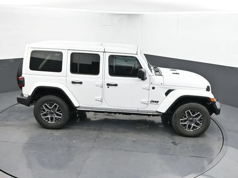 Used 2025 Jeep Wrangler Unlimited Sahara AWD/4WD image 28
