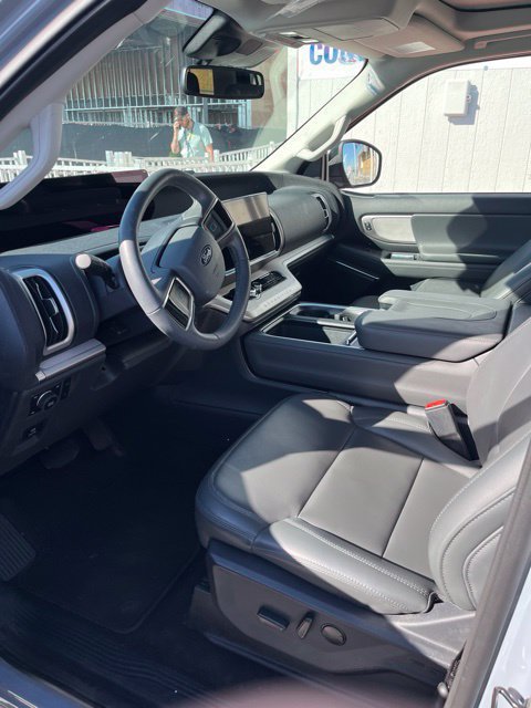 Used 2026 Ford Expedition Active AWD/4WD image 12