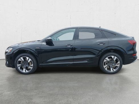 Certified 2022 Audi e-tron Prestige w/ Prestige Package AWD/4WD image 8