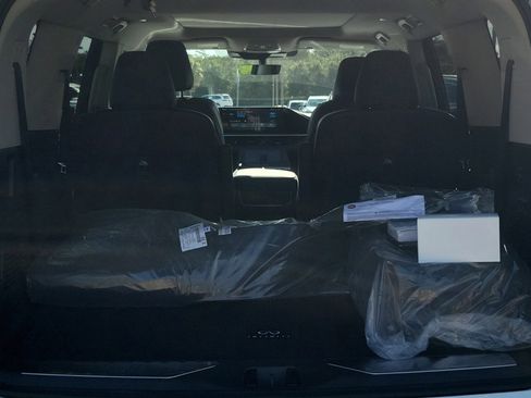 New 2026 INFINITI QX80 Luxe image 7