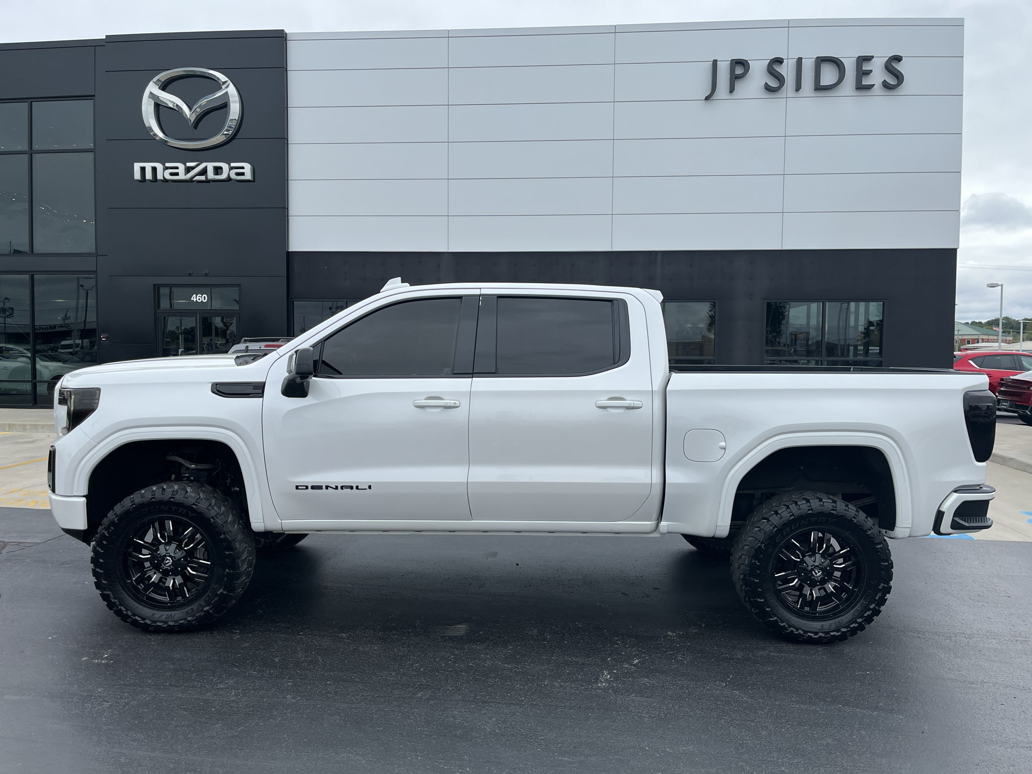 Used 2021 GMC Sierra 1500 Denali AWD/4WD image 2