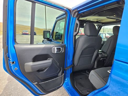 New 2026 Jeep Gladiator Sport image 25