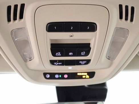 Used 2022 Buick Envision Avenir w/ Technology Package II image 22