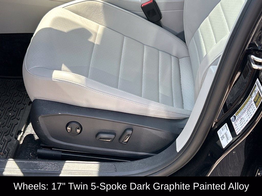Used 2024 Volkswagen Jetta SE w/ Panoramic Sunroof Package FWD image 16