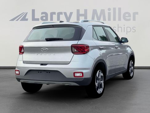 New 2026 Hyundai Venue SEL FWD image 7