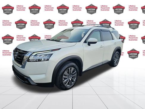 Used 2022 Nissan Pathfinder SV image 1