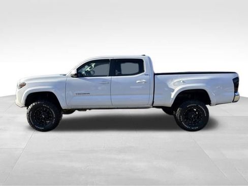 Used 2018 Toyota Tacoma SR5 image 2