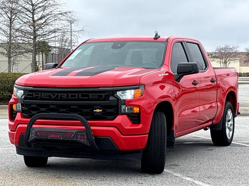 Used 2023 Chevrolet Silverado 1500 Custom image 3