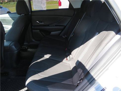 Used 2021 Hyundai Elantra SEL w/ Cargo Package FWD image 4