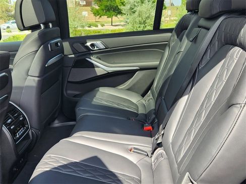 Used 2026 BMW X7 M60i image 12
