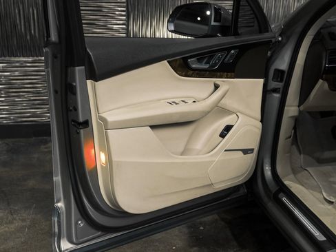 Used 2017 Audi Q7 3.0T Prestige w/ Prestige Package image 41