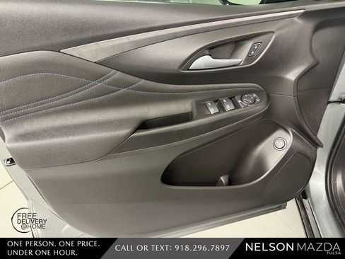 Used 2025 Buick Envista Sport Touring w/ Convenience II Package FWD image 17