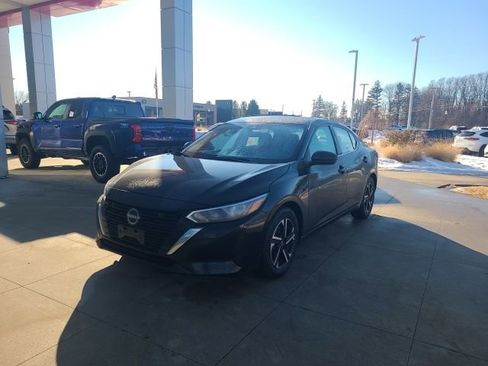 Used 2025 Nissan Sentra SV image 3